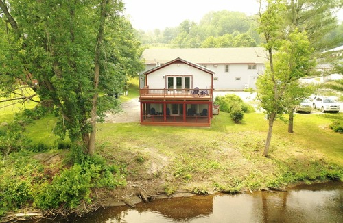 Johnson House | Retreat On The River At Johnson Woolen Mills Store