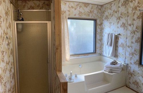 Anglemont House | Retro Lakeview Cabin