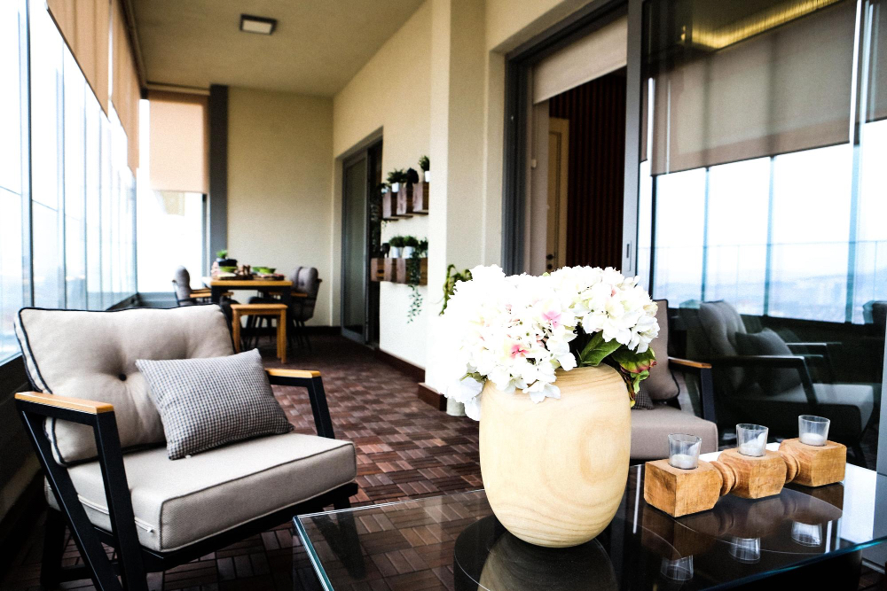 Anglemont House | Retro Lakeview Cabin