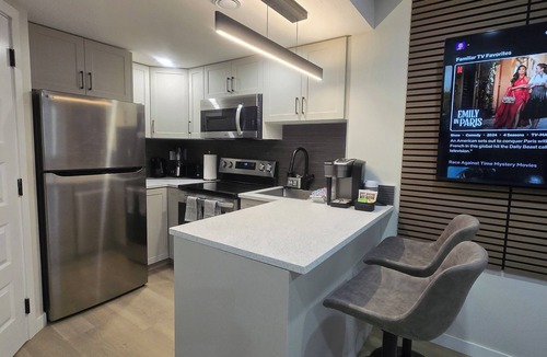 Saskatoon Apartment | Rhote's Luxury in Saskatoon. Sleek 1-Bedroom | Modern Comforts | Prime Location
