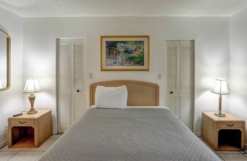 Hollywood Lakes Hotel | Richard's Motel Studio