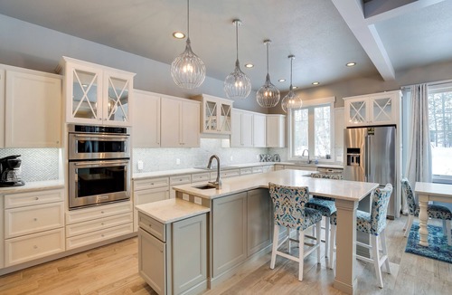 Deadwood Cottage | Ride to Sturgis! Modern Group Lodge w/Hot Tub