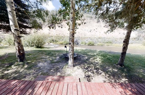 Red River House | River Charm Lodge - In Town - New Property - Pet Friendly