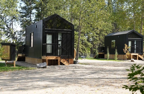 Rocky Mountain House Cabin | RIVER NORTH - Hard Top Wilderness Retreat With Sauna