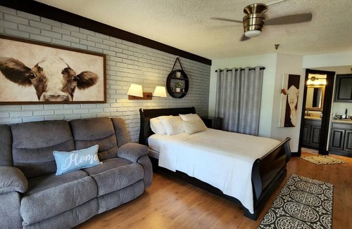 River Ranch Condo | River Ranch Getaway! First Floor, Steps to Pool! 136