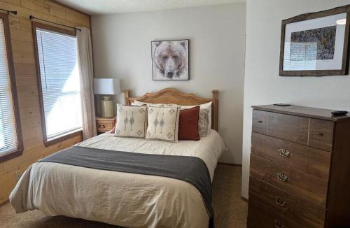 Red River Apartment | Riverbend #1 Full - Resort On The River