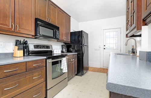 North Central Edmonton House | Riverdale. Sleeps 5. 5 Min to DT. 2 BD 1 Bath.