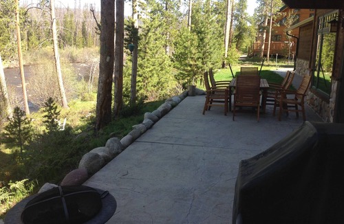 Grand Lake House | Riverfront. 5 Beds, 3 Baths
