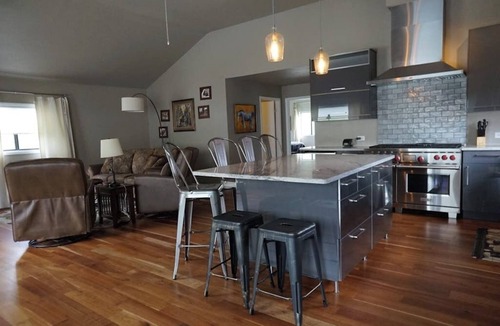 South Fork House | Riverfront Home on the Rio Grande w/Great Kitchen, WiFi & Washer/Dryer