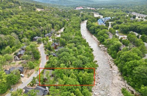 Lincoln House | Riverfront Luxury at Loon Mtn Hot Tub Fire Pit