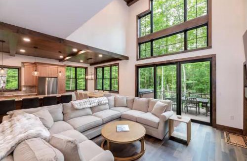 Lincoln House | Riverfront Luxury at Loon Mtn Hot Tub Fire Pit