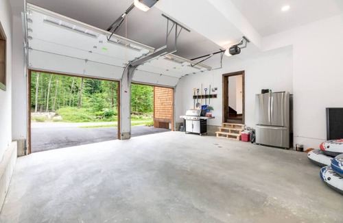 Lincoln House | Riverfront Luxury at South Peak, Hot Tub, Fire Pit, Sleeps 14
