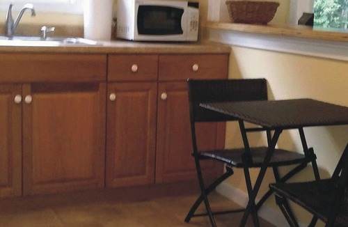 Roseland Cottage | Riverfront One Bedroom Fishing Cottage w/boat dock-Summer Specials!