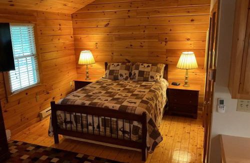 Cushing House | Rivers Edge Cabins - Deer Run