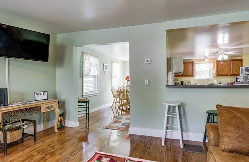 Franklin House | Riverside Franklin Townhome: 2 Private Balconies!