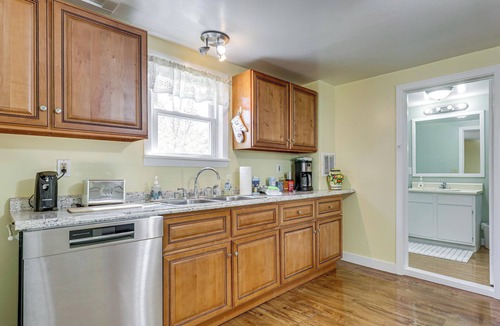 Franklin House | Riverside Franklin Townhome: 2 Private Balconies!