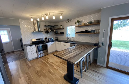 Buena Vista House | Riverside Home, Private Fishing, Barrel Sauna, Fire Pit