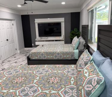 Miami Gardens Villa | RJ Home Away From Home LLC