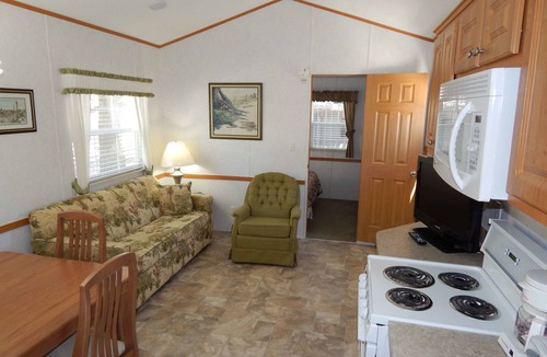 Fort Pierce Cabin | Road Runner Travel Resort - Caravan Park