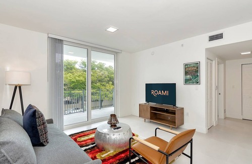 Coral Way Apartment | Roami at Grove 27 | Coconut Grove | 1BR