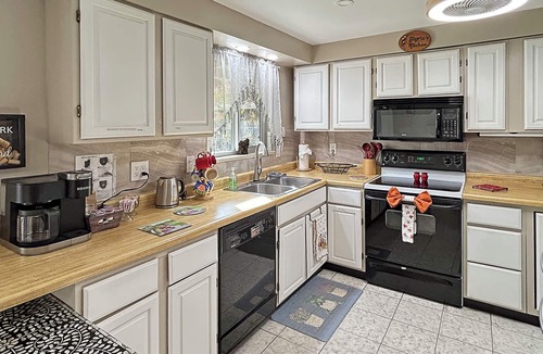 Glenwood Springs House | Roaring Fork Retreat Hot Tub Pet-Friendly