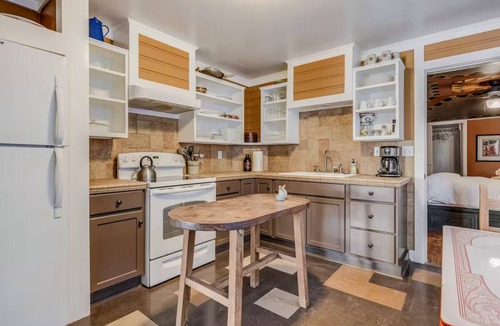 Glenwood Springs House | Roaring Fork Suite at High West Spa House