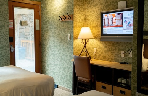 Banff Hotel | Rockies Room with Access to Grotto Hot Pools!