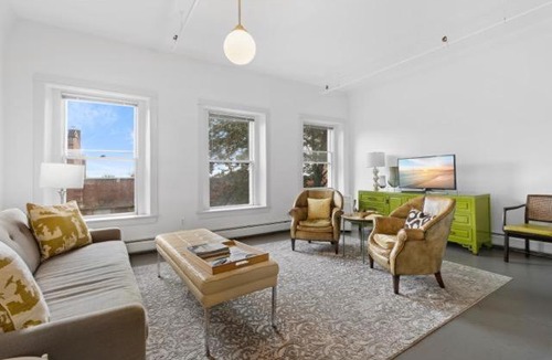 Rockland House | Rockland Central, downtown walk to everything!