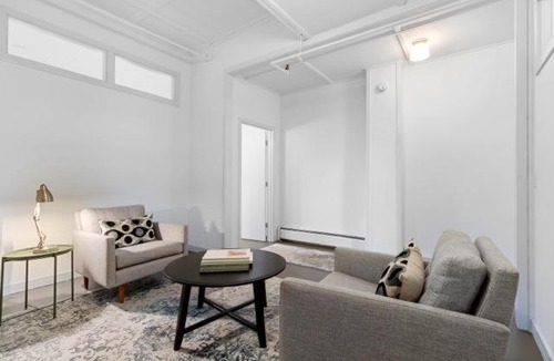 Rockland House | Rockland Central, downtown walk to everything!