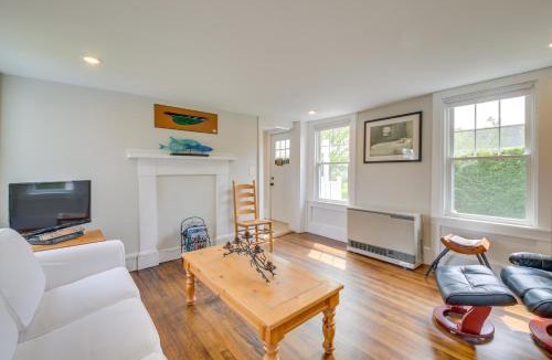 Rockland House | Rockland Home w/Deck 5 Mins to Historic Downtown!