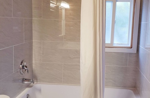 Valemount Hotel | Rocky Inn