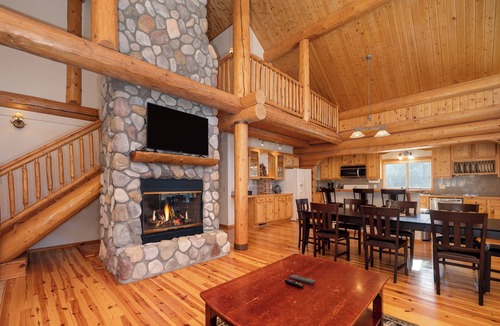 Grand Lake Cabin | Rocky Mountain cabin w/fireplace & deck