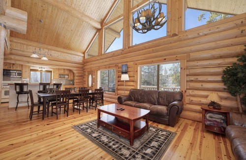 Grand Lake Cabin | Rocky Mountain cabin w/fireplace & deck