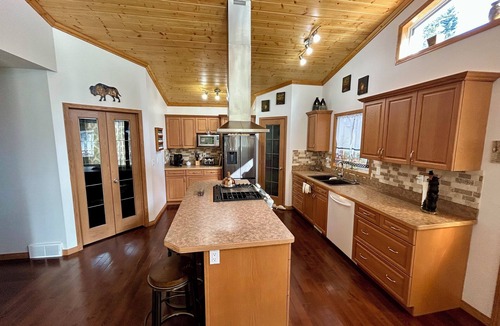 Nordegg Cottage | Rocky Mountain Retreat: Private 2 Acres & Hot Tub