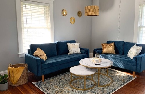 Kamm's Corners Apartment | Rocky River Near Airport Apartment - 2nd floor