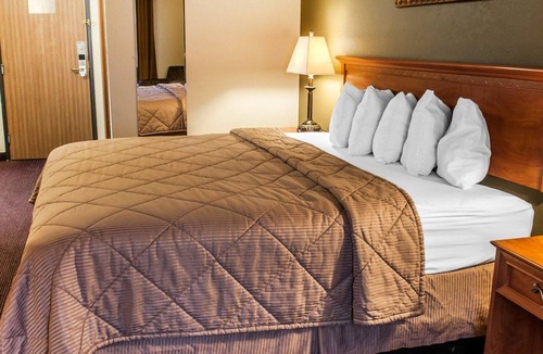 Espanola Hotel | Rodeway Inn Española