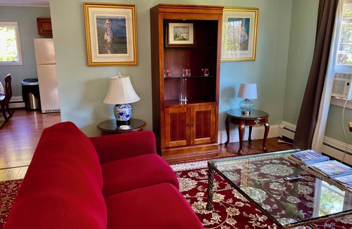 Camden House | Romantic Coastal Escape near Harbor