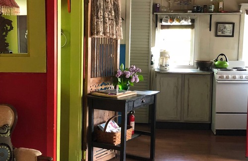 Bridport Cottage | Romantic Lakefront Cabin with Stunning Views