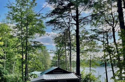 Bridport Cottage | Romantic Lakefront Cabin with Stunning Views
