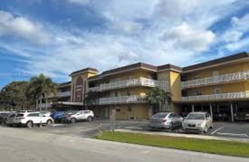 Pompano Beach Apartment | Romantic Spanish villa