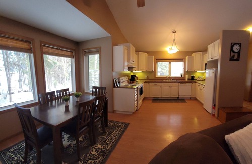 Chitek Lake Cottage | Ronnie's "Reel em Inn" Cozy retreat in Northern Saskatchewan.