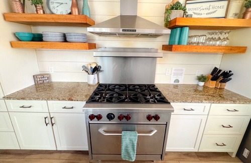 Spearfish House | Roof Top Deck-Hot Tub-Steam Shower-Arcade Games-4car Garage-Chef`s Kitchen