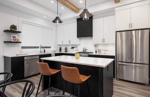 Central Okanagan House | Rooftop Patio/Hottub/Waterfront/4BED+4BATH