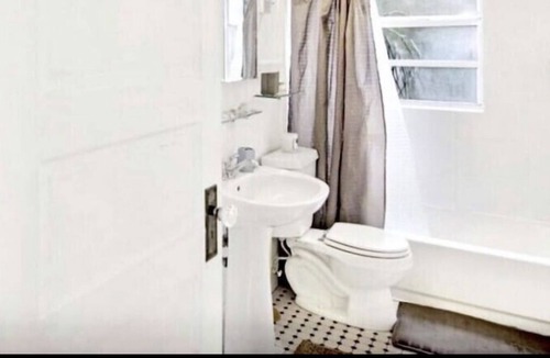 Providencia Park Cottage | Room B, right in the action of West Palm Beach!