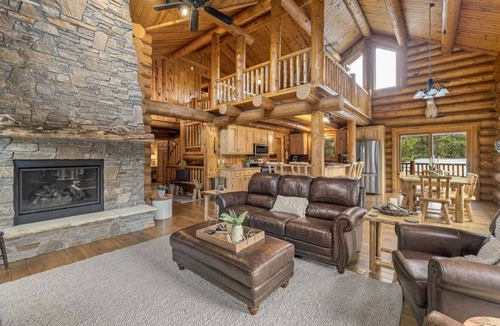 Roubaix House | Room for family and friends! Spacious 4-bedroom house in Deadwood w/AC