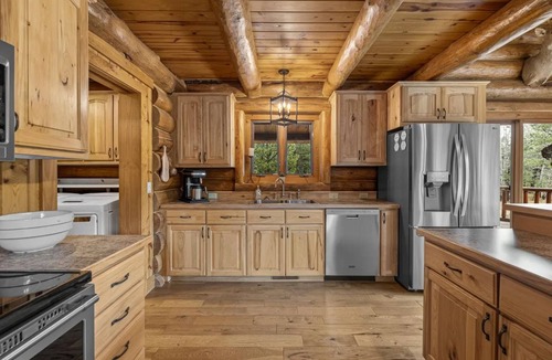 Roubaix House | Room for family and friends! Spacious 4-bedroom house in Deadwood w/AC