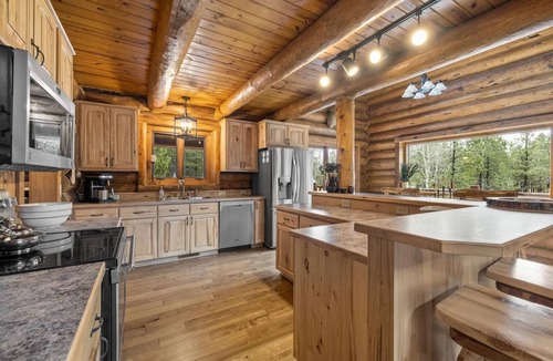 Roubaix House | Room for family and friends! Spacious 4-bedroom house in Deadwood w/AC