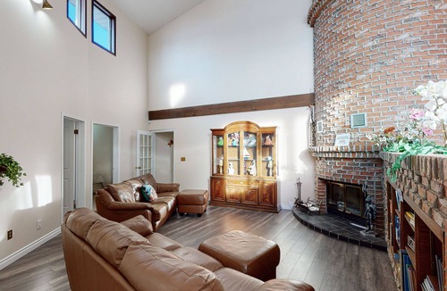 Legal House | room for rent in 8100 sq ft mansion in country