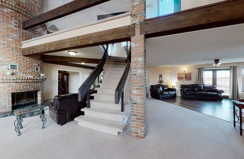 Legal House | room for rent in 8100 sq ft mansion in country