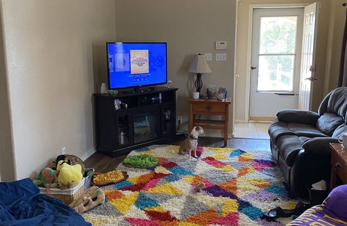 Ranchito House | ROOM ONLY! Safe, family oriented neighborhood.